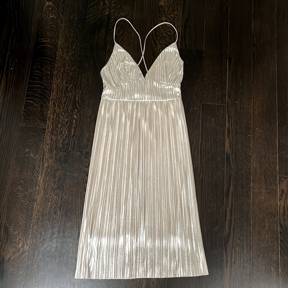 MOLLY BRACKEN Spaghetti Strap Pleated Cocktail Dress in Shiny Champagne
